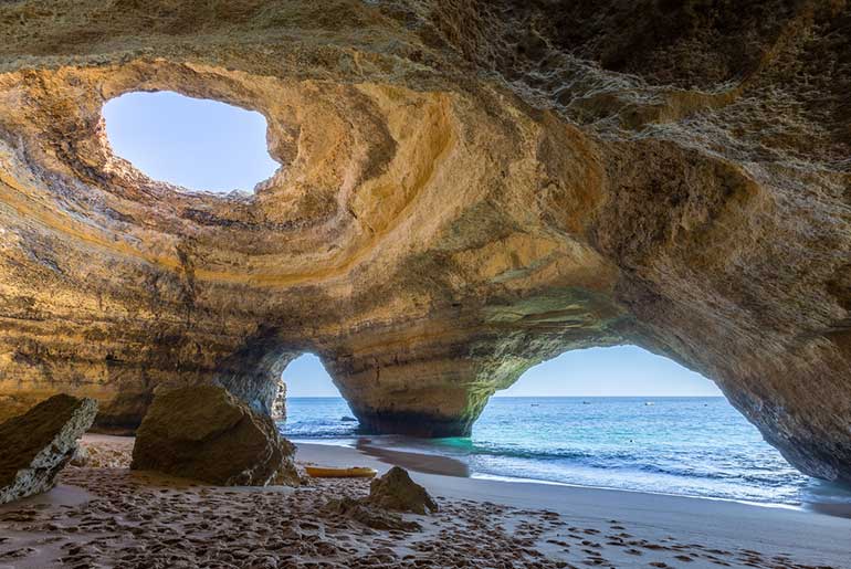 Benagil Mağarası Sahili (Lagos-Algarve-Portekiz)