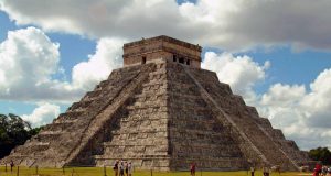 Chichen Itza Piramidi Nerededir? Chichen Itza Piramidi (Çiçen İtza)