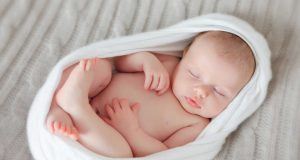 Yeni Doğan Bebek Bakımında Dikkat Edilmesi Gerekenler Yeni Doğan Bebek Bakımı