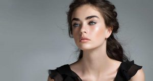 2018 Trendi Metalik Makyaj Uygulaması 2018 Trendi Metalik Makyaj Uygulaması