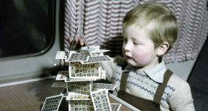 Eskiden Çocuk Olmak: Sokak Oyunları Eskiden Çocuk Olmak: Sokak Oyunları