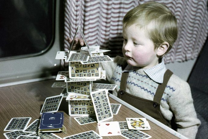 Eskiden Çocuk Olmak: Sokak Oyunları Eskiden Çocuk Olmak: Sokak Oyunları