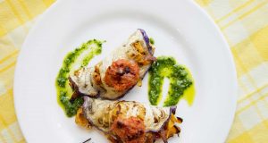 Patlıcanlı Pastırmalı Tavuk Sarma Yemeği Patlıcanlı Pastırmalı Tavuk Sarma Yemeği