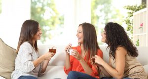 Kadınlar Erkeklerden Çok Daha Fazla Konuşur. Peki Ama Neden? Kadınlar Erkeklerden Çok Daha Fazla Konuşur. Peki Ama Neden