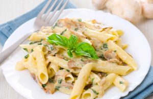 Kremalı Mantar Soslu Penne Makarna Tarifi Kremalı Mantar Soslu Penne Makarna Tarifi