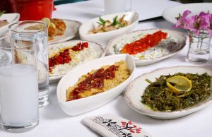 Çilingir Sofraları İçin En Kolay 5 Meze Tarifi Çilingir Sofraları İçin En Kolay 5 Meze Tarifi