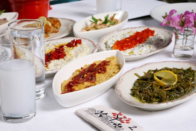 Çilingir Sofraları İçin En Kolay 5 Meze Tarifi Çilingir Sofraları İçin En Kolay 5 Meze Tarifi